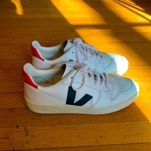 Like New, Men’s Veja V-10 Size: EU 45 US 11.5, Color: Natural/Red